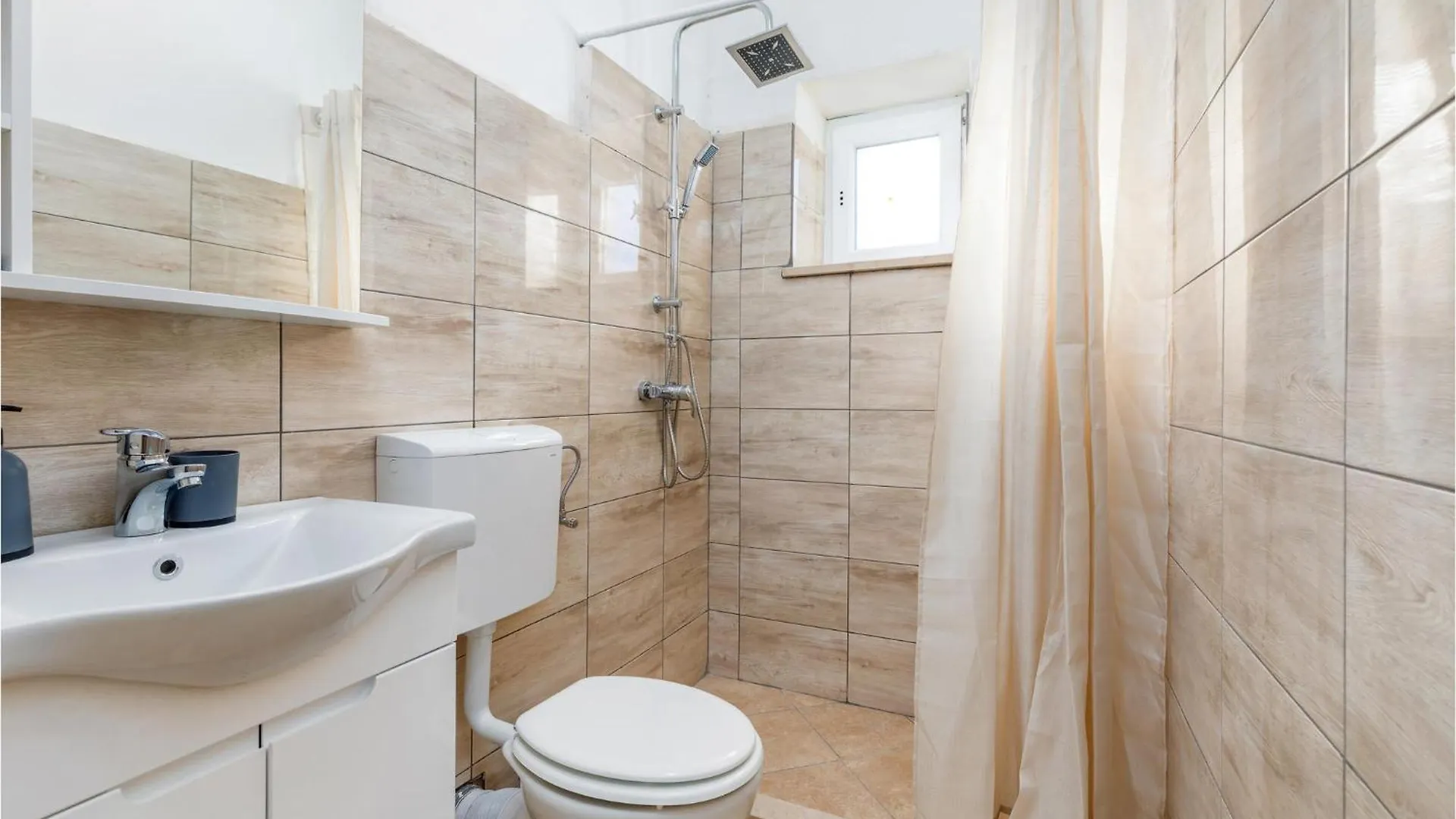 Amazing Home In Modrusani With Wifi