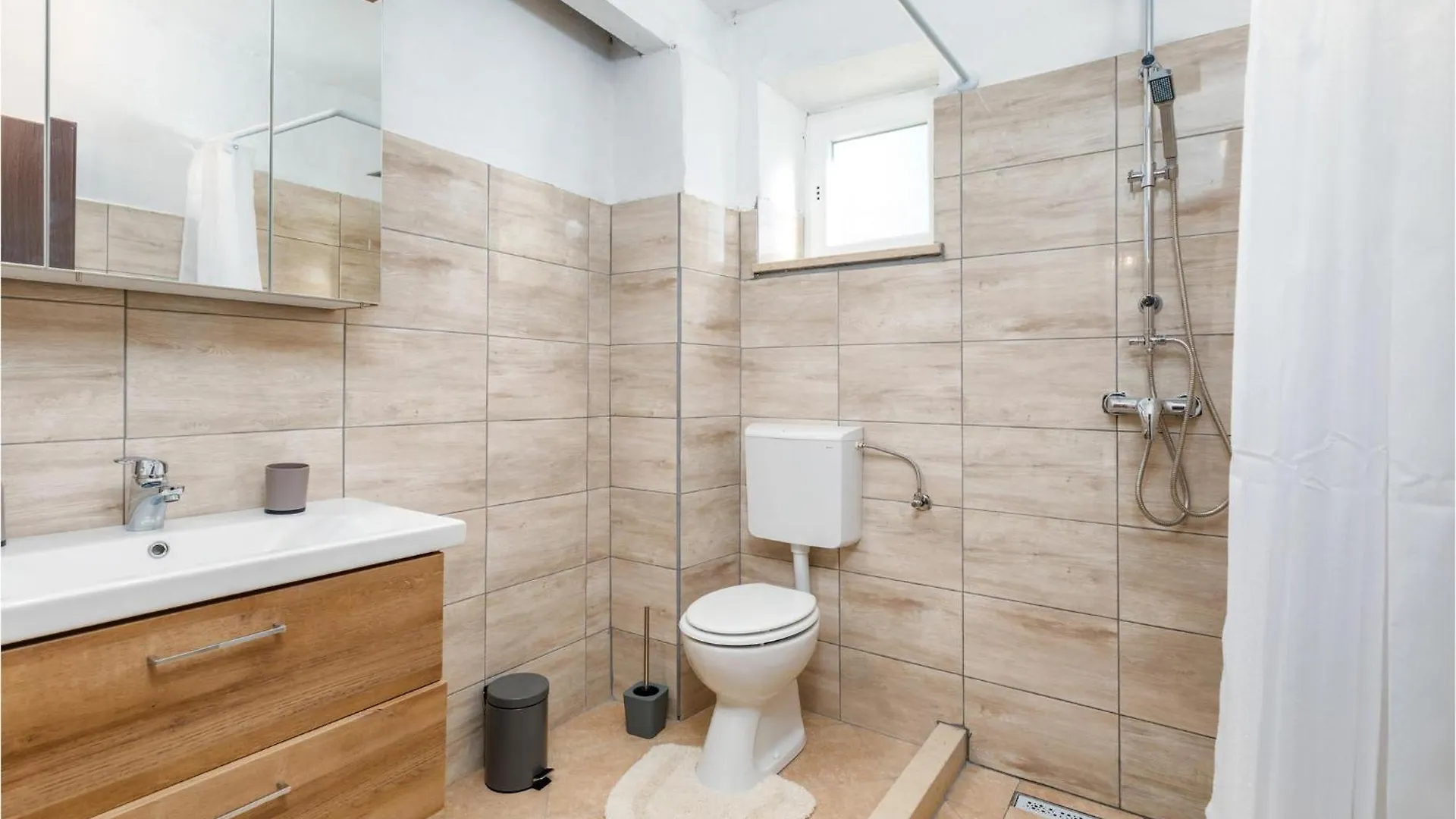Amazing Home In Modrusani With Wifi Holiday home