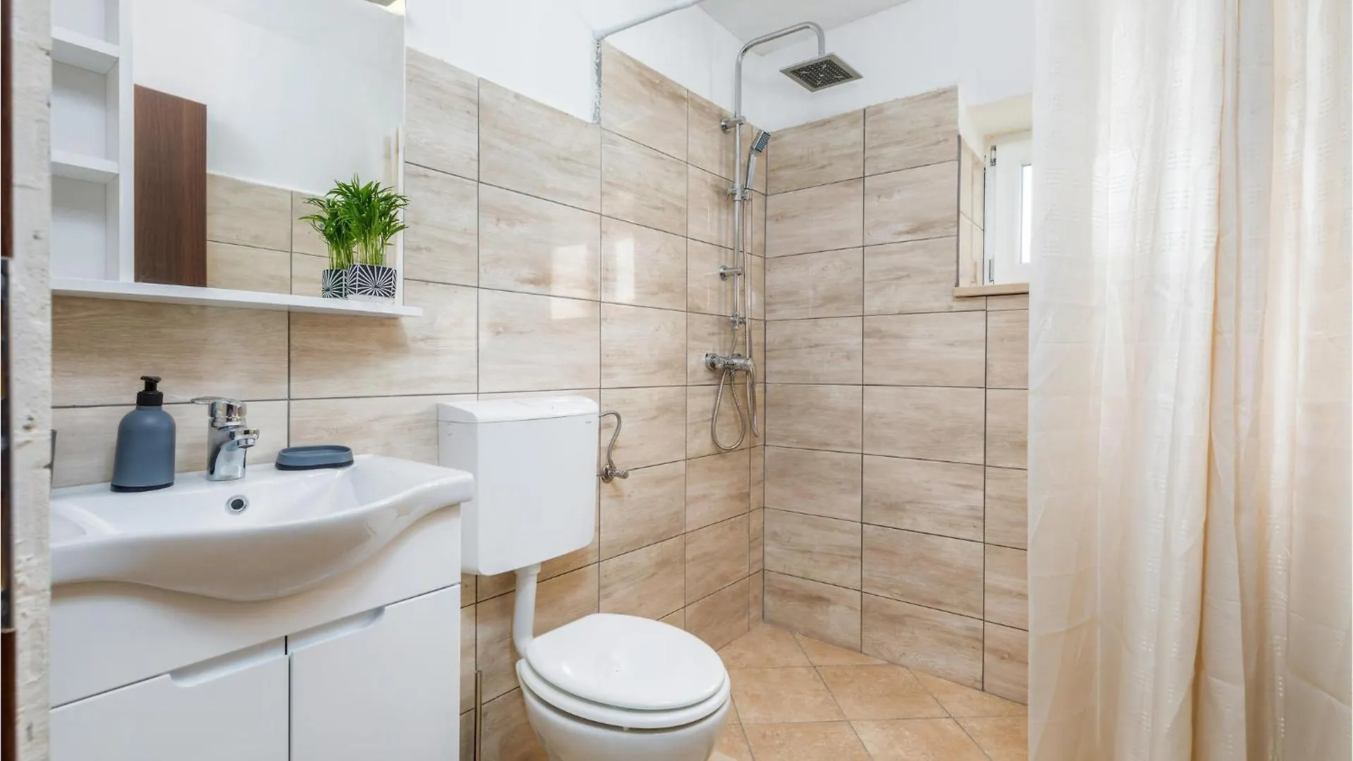 Amazing Home In Modrusani With Wifi 0*,  Croatia